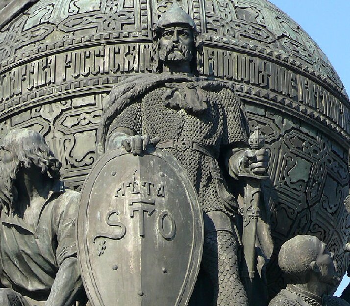 Рюрик на памятнике «Тысячелетие России»