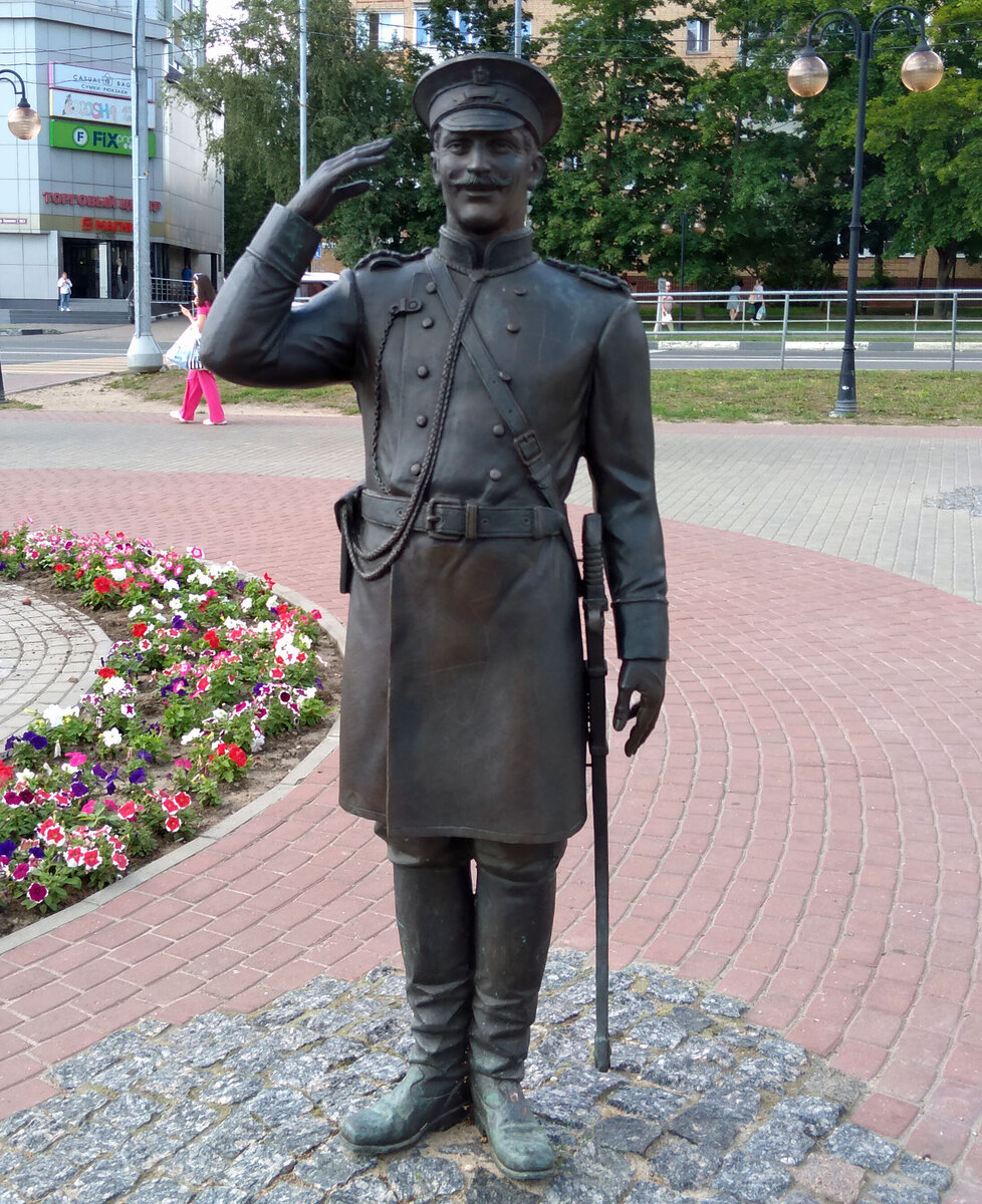 Россия. Серпухов. Городская скульптура "Городовой"