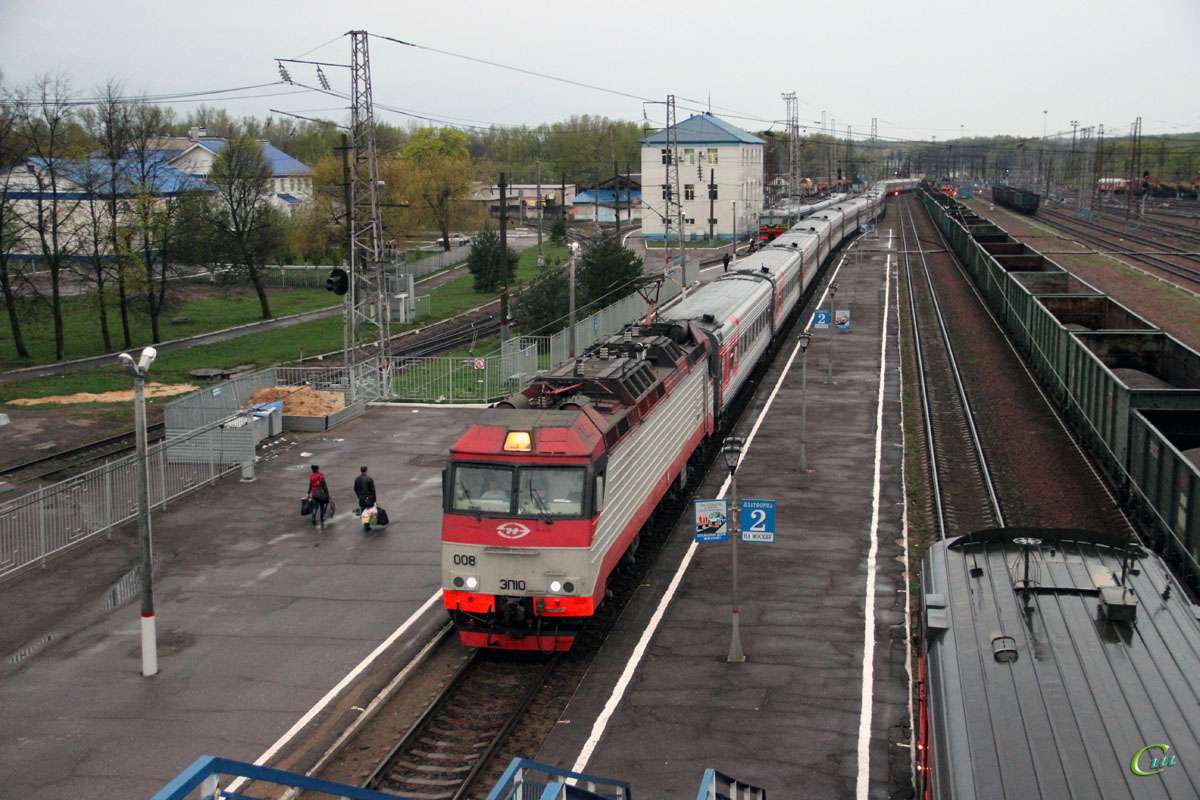 ЭП10-008, станция Сухиничи-Главные, 3 мая 2015 года, фото с сайта https://ttransport.ru/photo/71183.html. автор Сергей Шишков