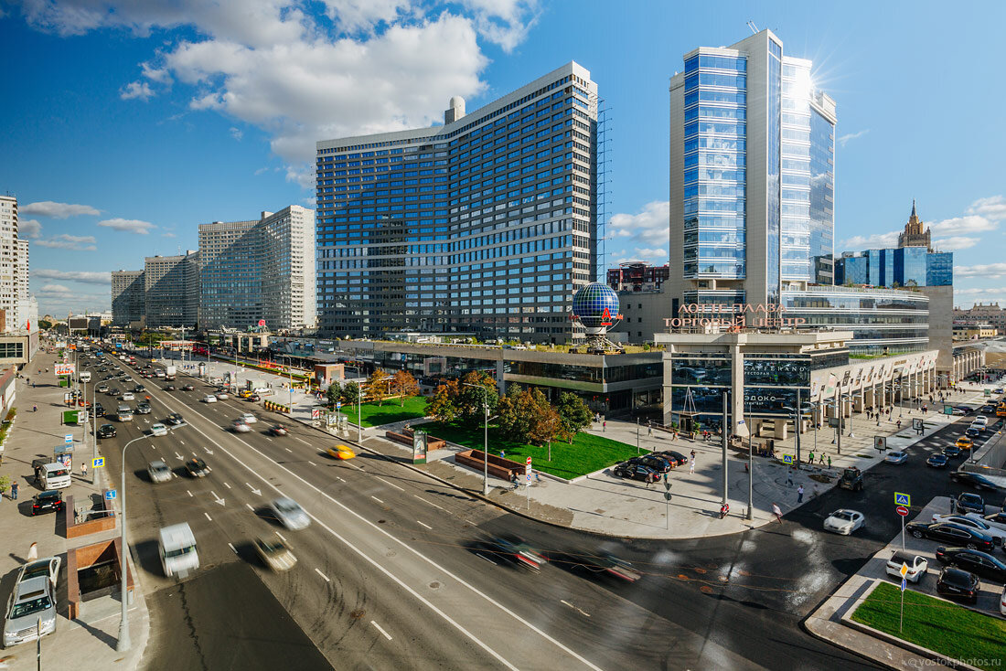 Вид на Новый Арбат из окон комплекса частных апартаментов "Звёзды Арбата"