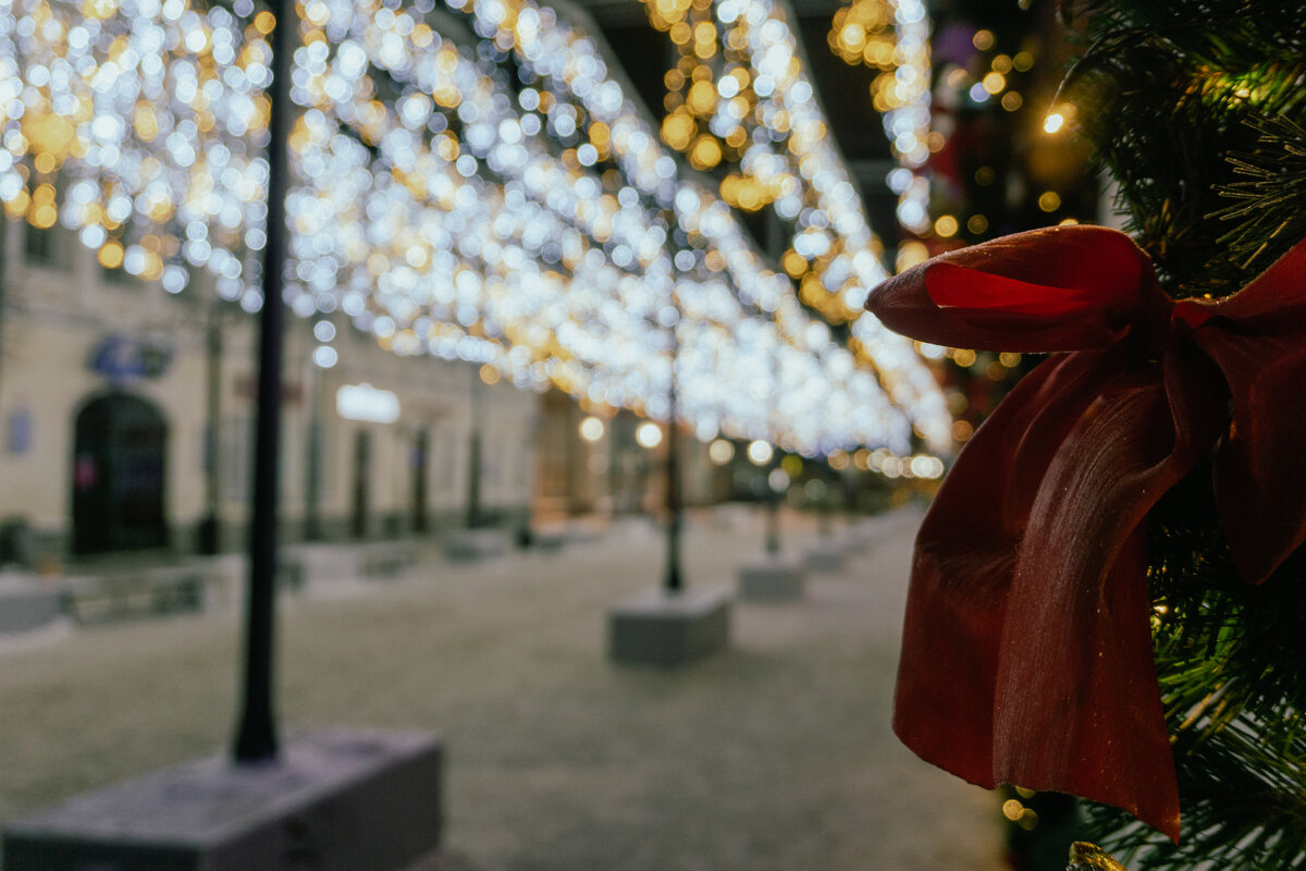 Он, наверняка, пьяный, и у него насморк.