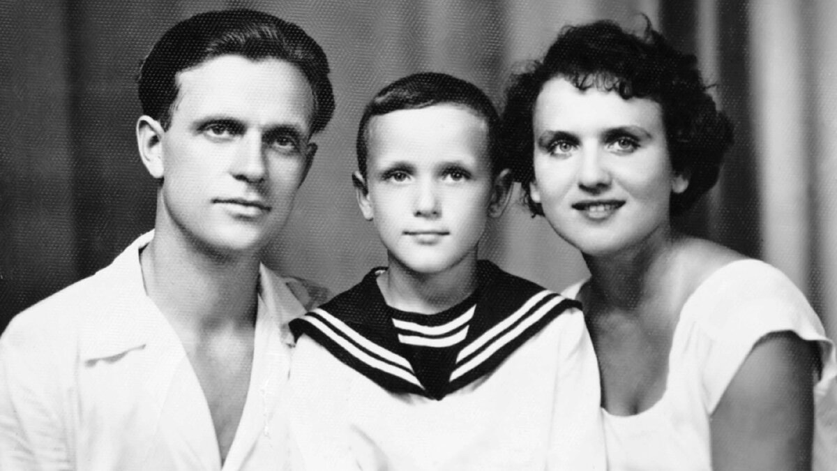 Николай Ерёменко с родителями