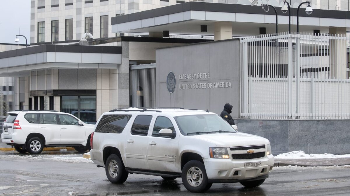 Возле посольства США в Киеве. Источник: Яндекс.Картинки