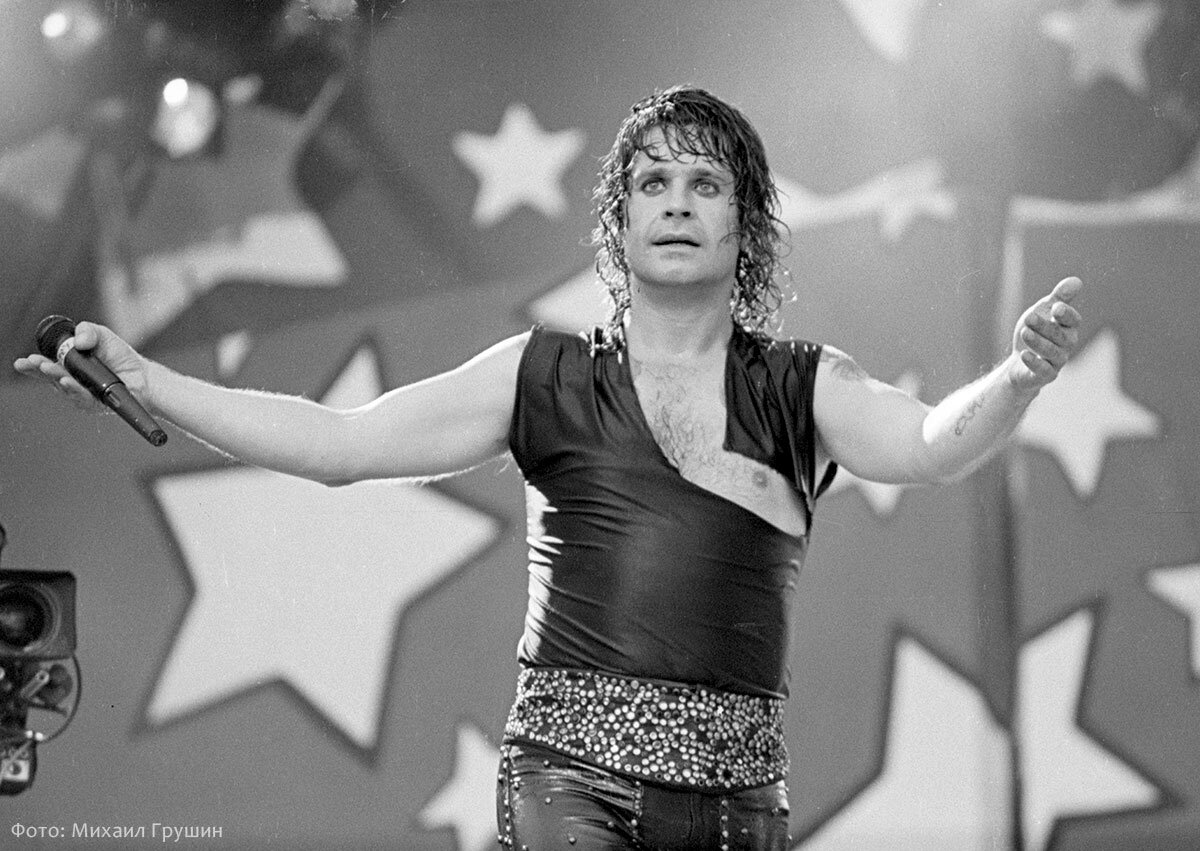 Оззи Осборн (Ozzy Osbourne) во время концерта на Московском Музыкальном Фестивале Мира (Moscow Music Peace Festival) 12 августа 1989 года.