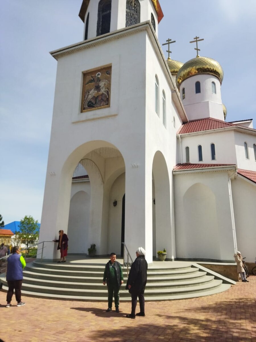 Та самая церковь, рядом с которой было устроено футбольное поле