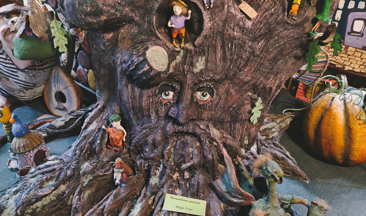 Чудо-Дерево крупным планом.