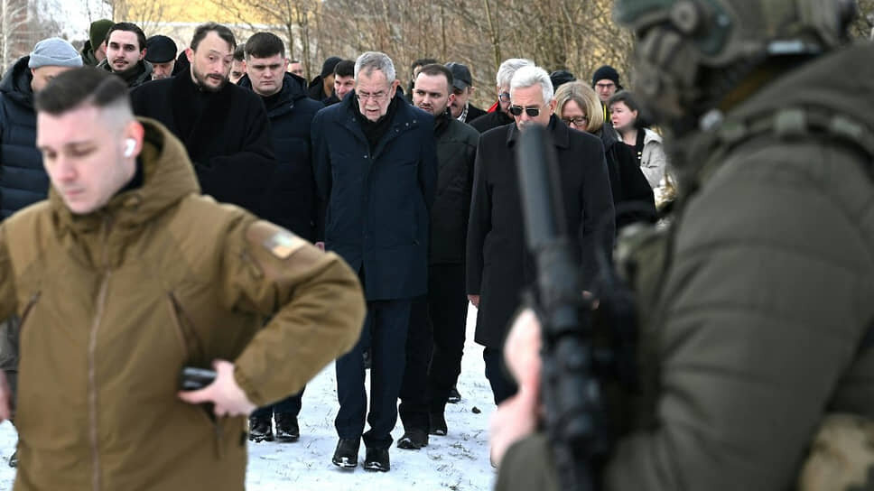Фото: ROLAND SCHLAGER / APA / AFP📷Александр Ван дер Беллен (в центре)