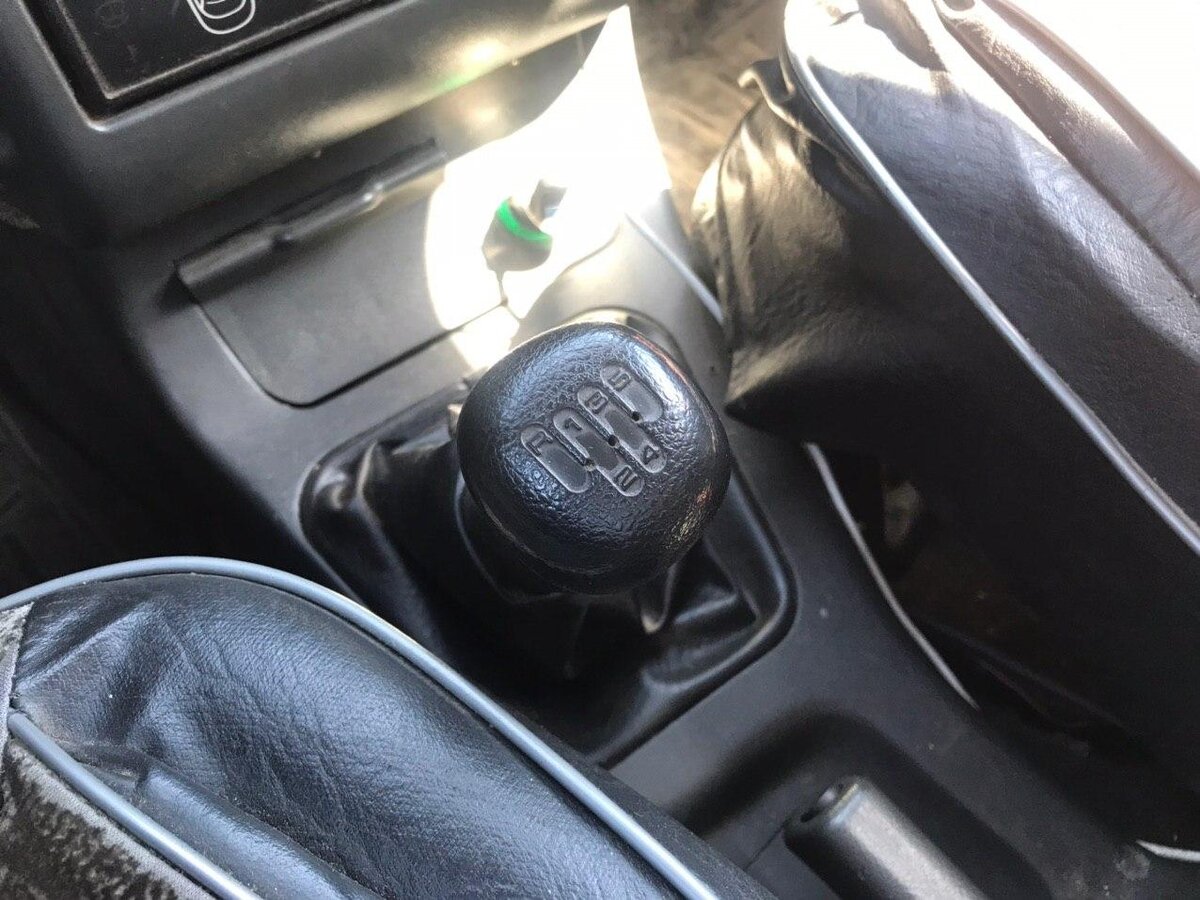 Рычаг переключения передач в авто