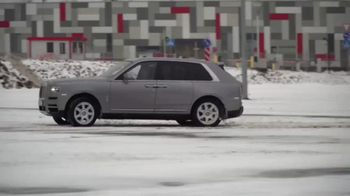 И все-таки Rolls-Royce Cullinan не для дрифта. Лиса Рулит