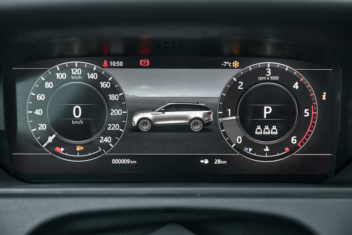 Цифровая приборная панель Range Rover. Источник фото: auto.ru