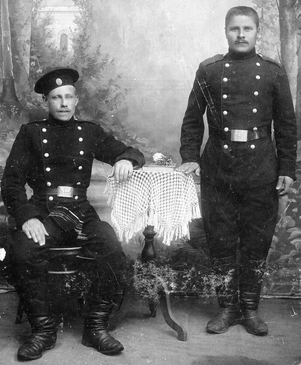 Алексей Иванович Балмашов (справа).