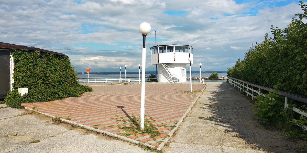 Пляж бумеранг. Пляж Бумеранг Новосибирск. Пляж Бумеранг Обское море. Обское море Новосибирск пляж Бумеранг. ОБЬГЭС Новосибирск пляж.