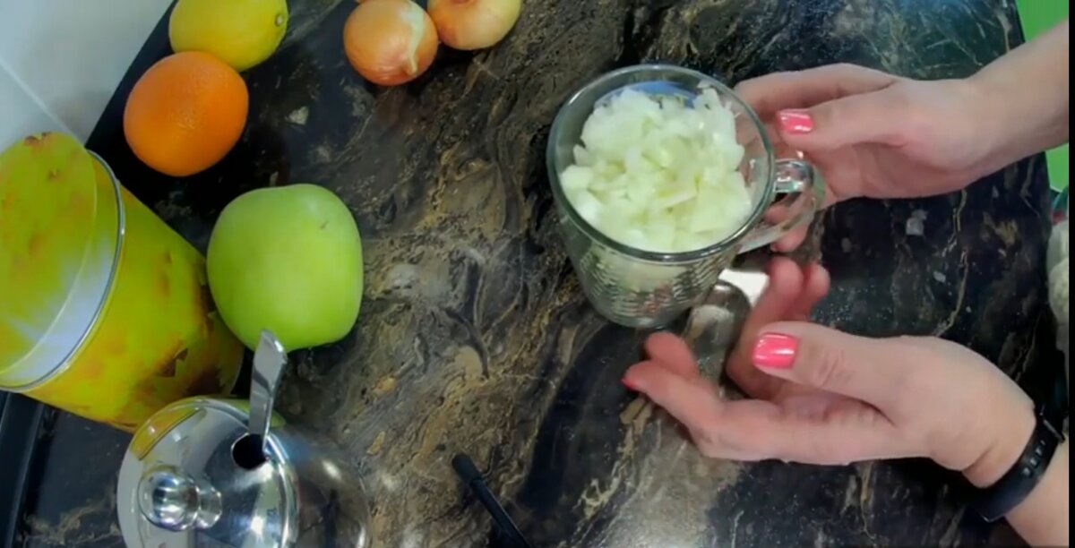 Лук перекладываем в тару