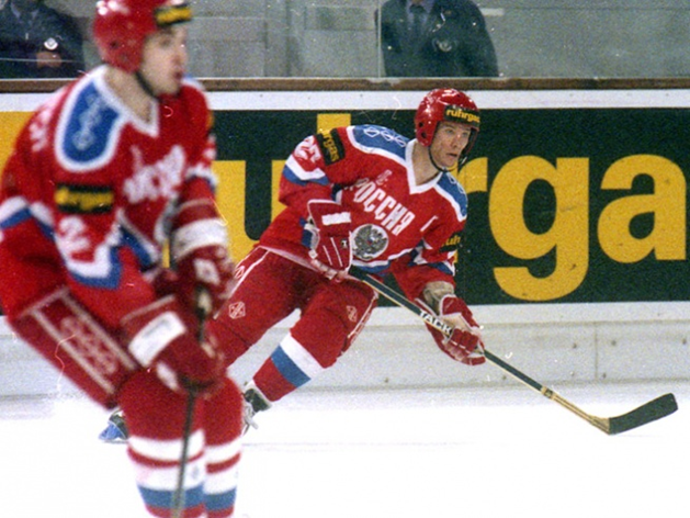  Первый чемпионский титул в статусе сборной России отечественные хоккеисты выиграли в 1993 году, тогда чемпионат мира проходил в Мюнхене и Дортмунде.-2