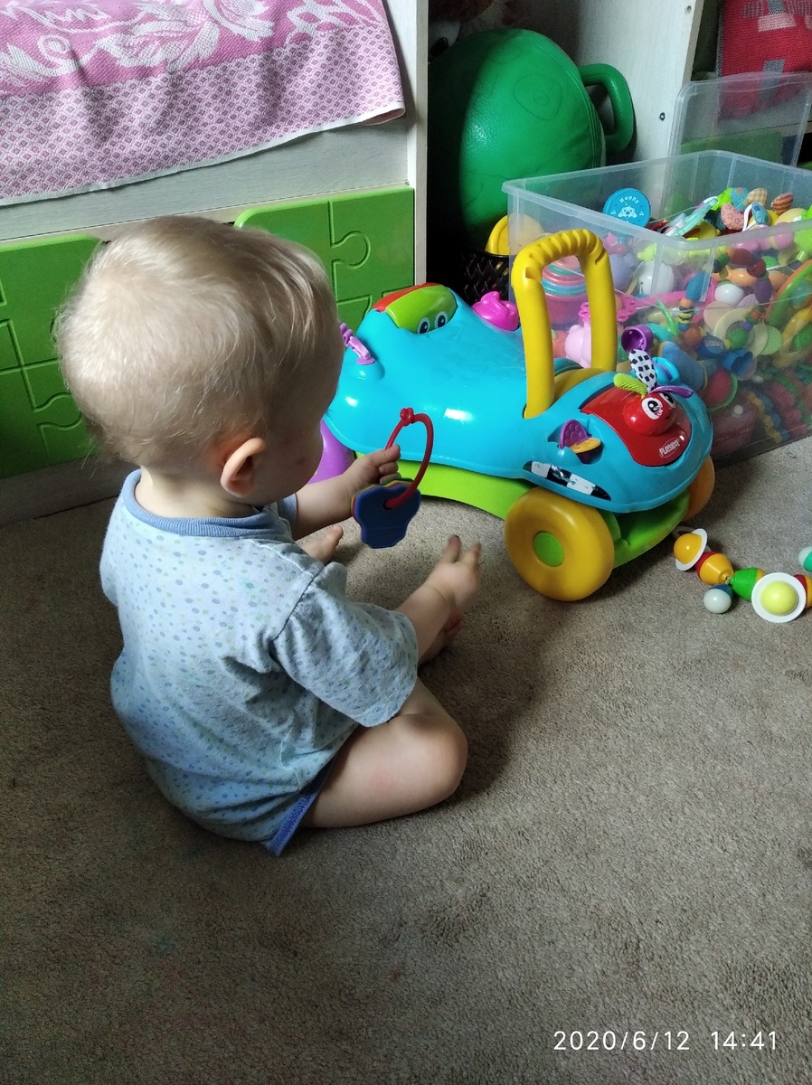 Вот на этого сына мне 15 тыс. должны выплатить.