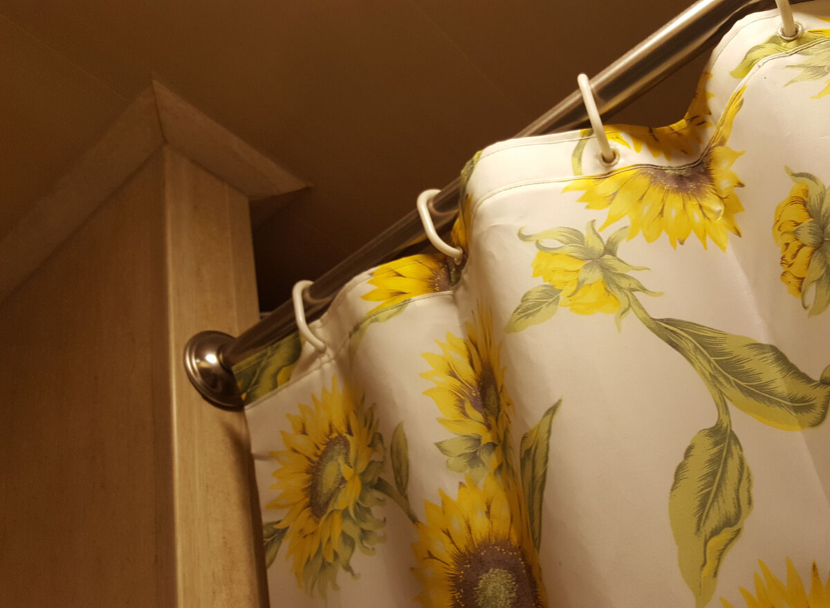 Хромированная штанга, купленная мной 5 лет назад за 4500 рублей. Фото автора 