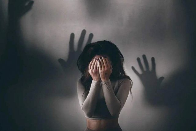 В здоровых отношениях оба чувствуют себя комфортно, тепло и с доверием. Никаких тошнотвориков, срывов и прочих отравляющих эмоций.