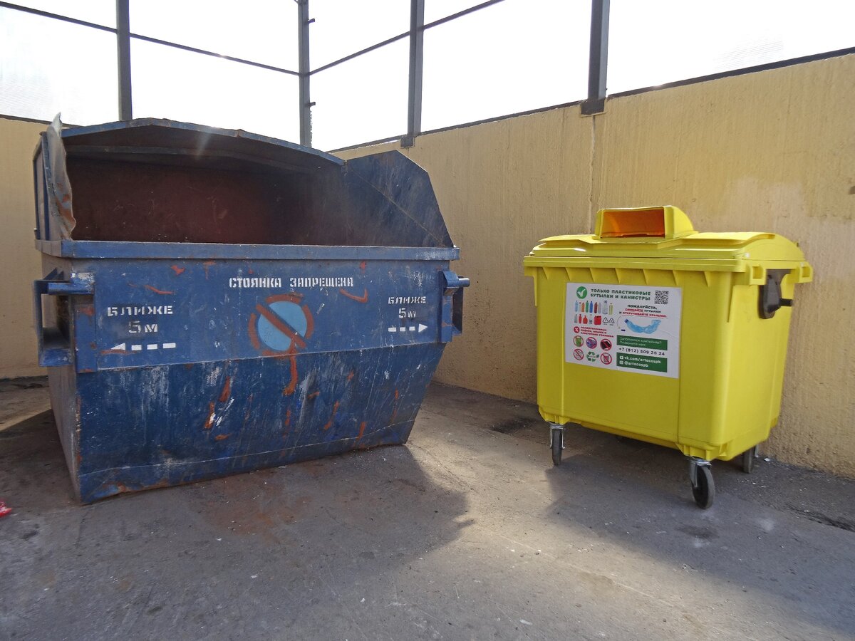 Жду , когда исчезнут эти мусорные дурынды, и на мусорных площадках будут стоять разноцветные контейнеры для раздельного сбора мусора.