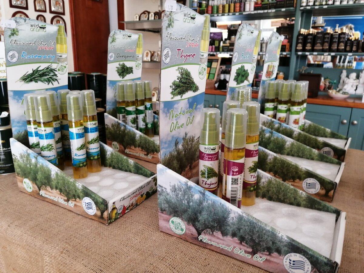 Сувенирное оливковое масло в магазине Ой-Да (Сталида, Крит). Фото Светы Давыдовой