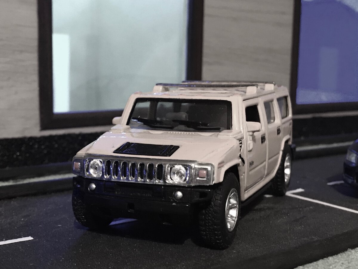 Модель 1:32 Hummer H2