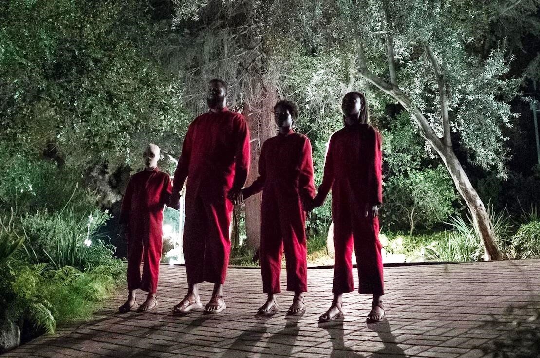 Первая часть фильма похожа на хоррор в стиле  фильма «Незнакомцы». Но потом начинается настоящее  безумие.   