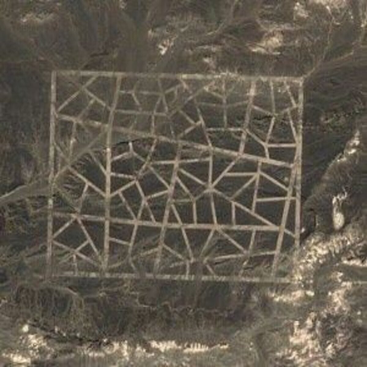 Кто смог сделать эту огромную мозаику? Источник Яндекс Картинки