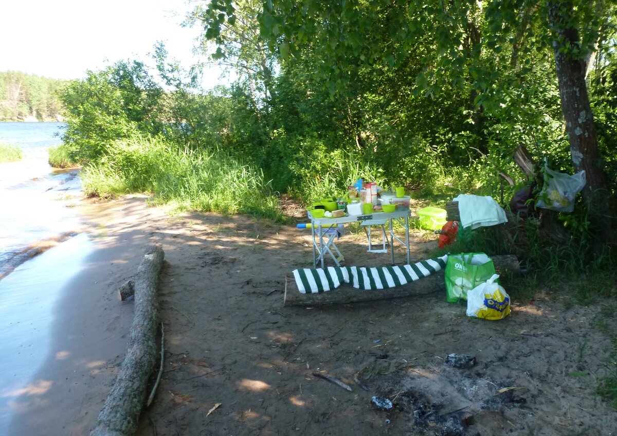поляна накрыта