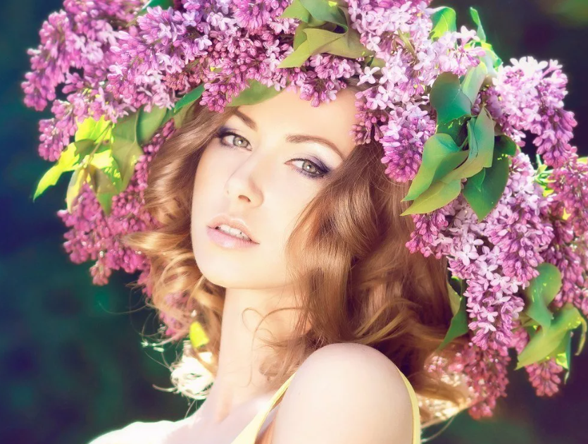 В маленьком доме сирень на окне,  Ясное-ясное, тихое-тихое Летнее утро мерещится мне. (с)