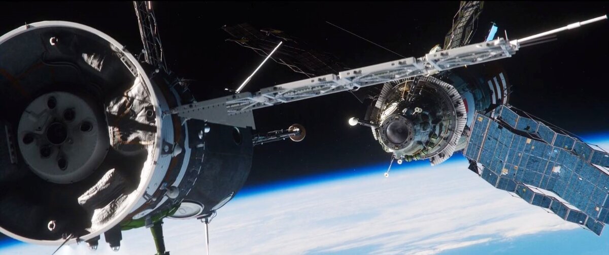 В сцены стыковки добавили драматизма.  Кадр из к/ф «Салют-7».