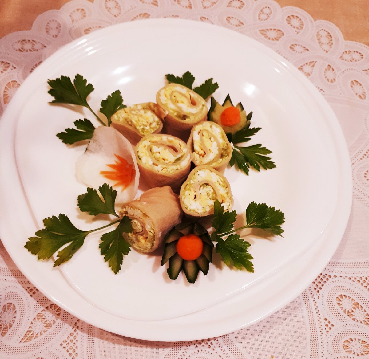 Блины с сыром, яйцом и авокадо