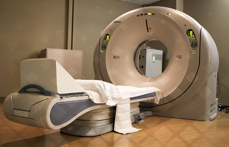 Магнитно-резонансная томография с дентальными имплантатами имеет свои особенности только при глубоких исследованиях головы. Фото: Яндекс.Картинки. 