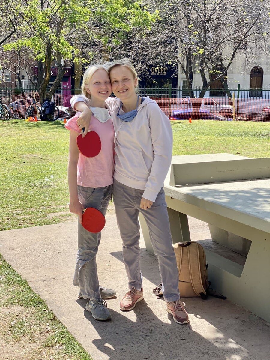 Моя 12-летняя дочь почти с меня ростом