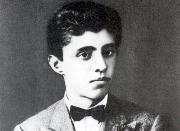 Энвер Ходжа в 18 лет. Источник: wikipedia.org