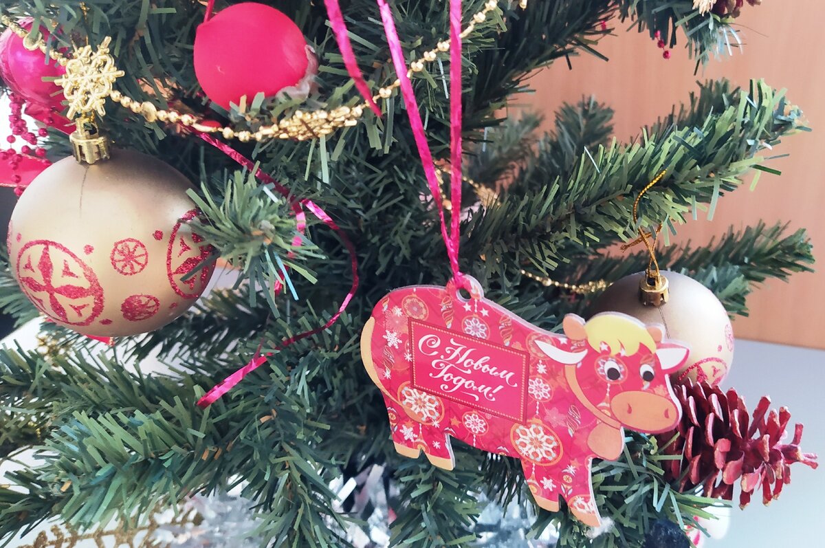 Фото автора. Ёлочка на работе.