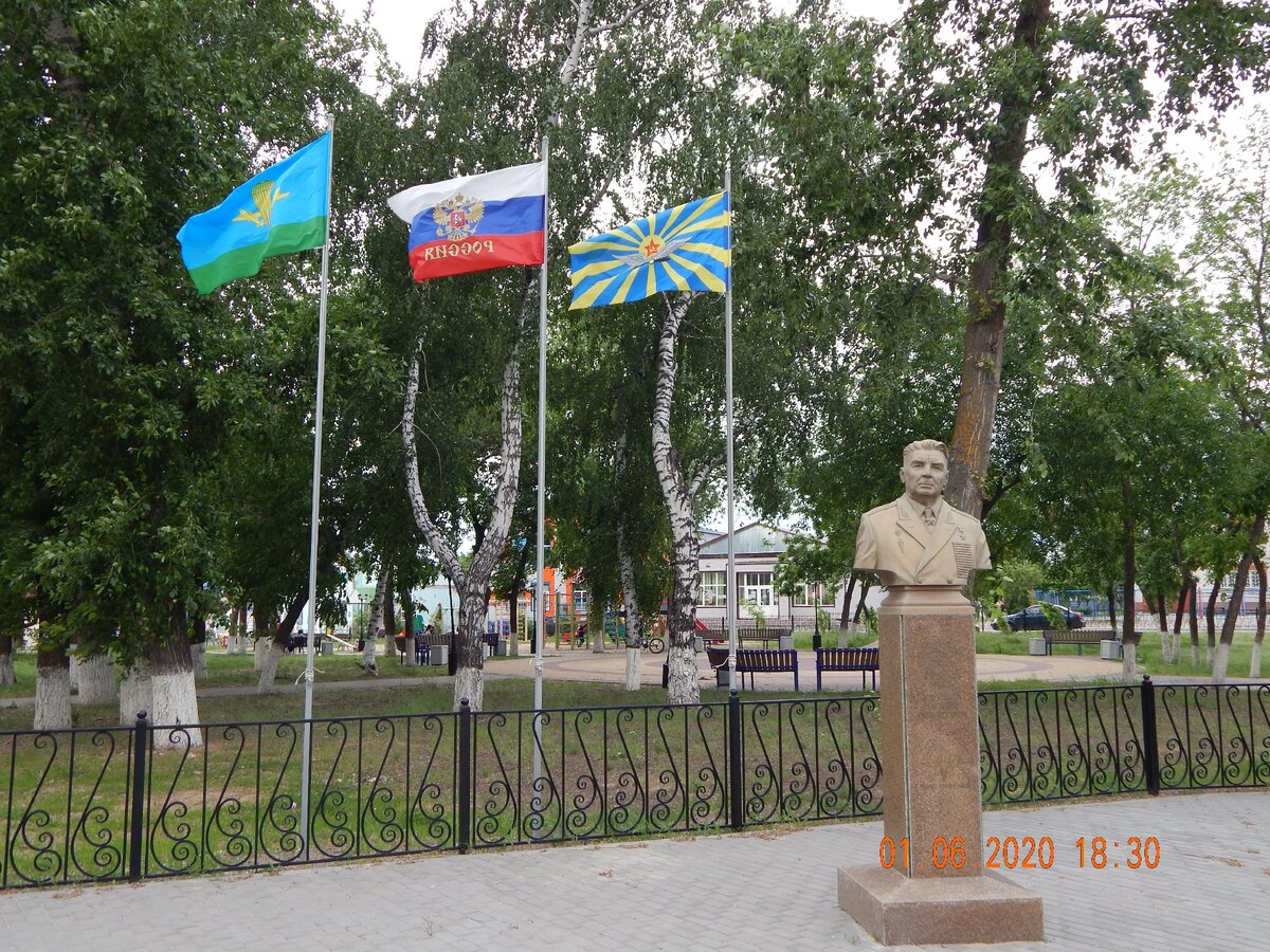 Памятник маргелову в москве фото