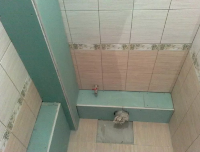 Панель в туалет закрыть трубы