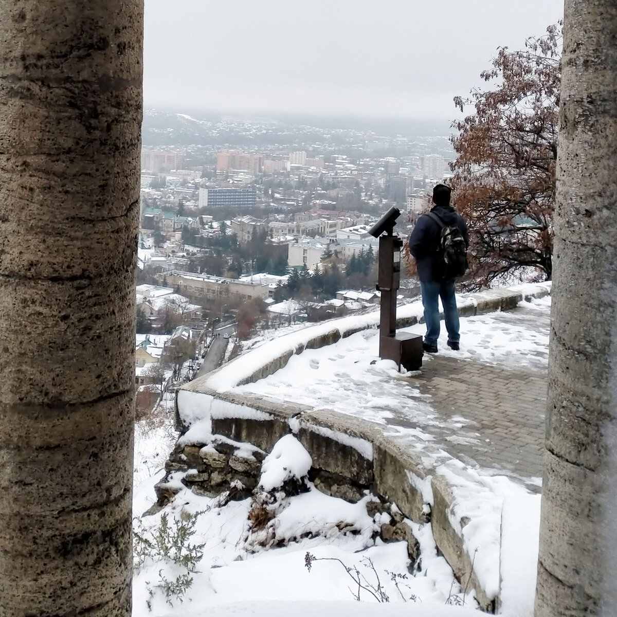 Смотровая площадка Пятигорск. На ремонт провала.