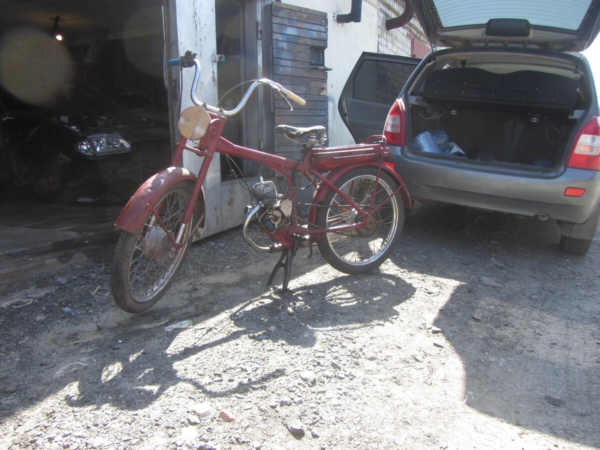 выгрузил из багажника своей Калины