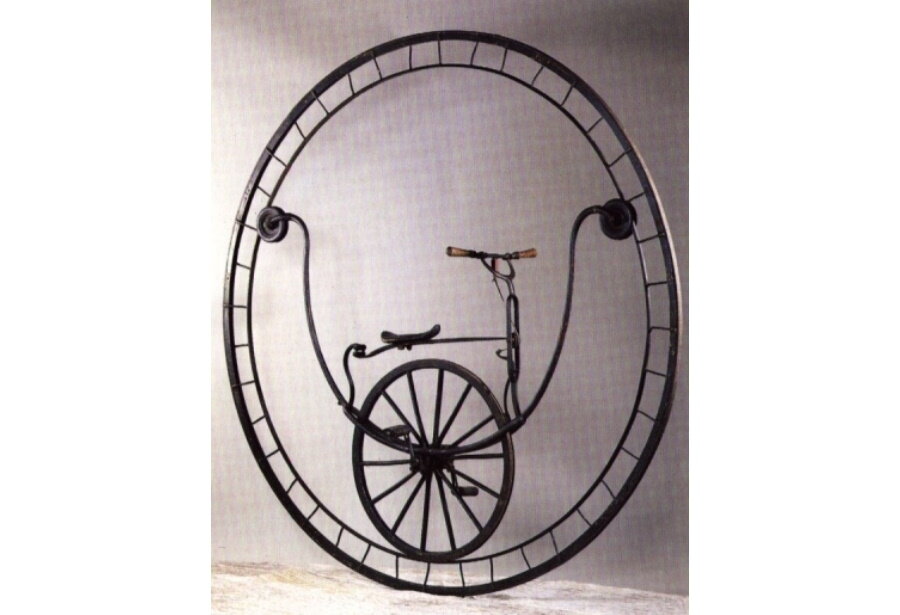 Прототип моноколеса с педалями для ног.