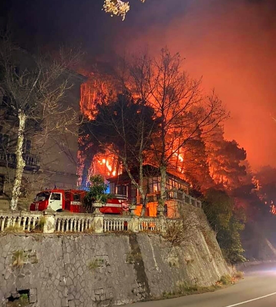 Вот такой ужас. Фотографии от моих друзей, которые были там.