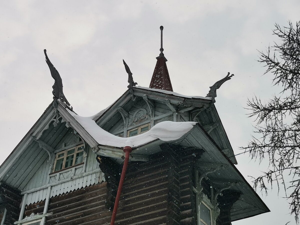 На этом углу больше всех драконов - 4 штуки. >>>>