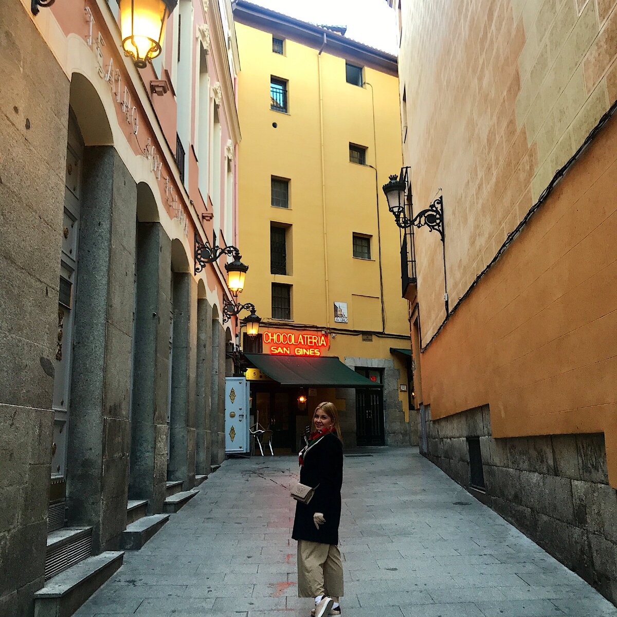 Но фото на память с заведением сделала;)