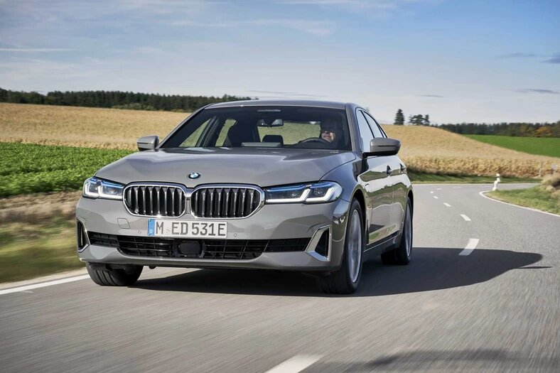 BMW iX, 3 и 5 серии - электрификация набирает обороты в 2021 году.