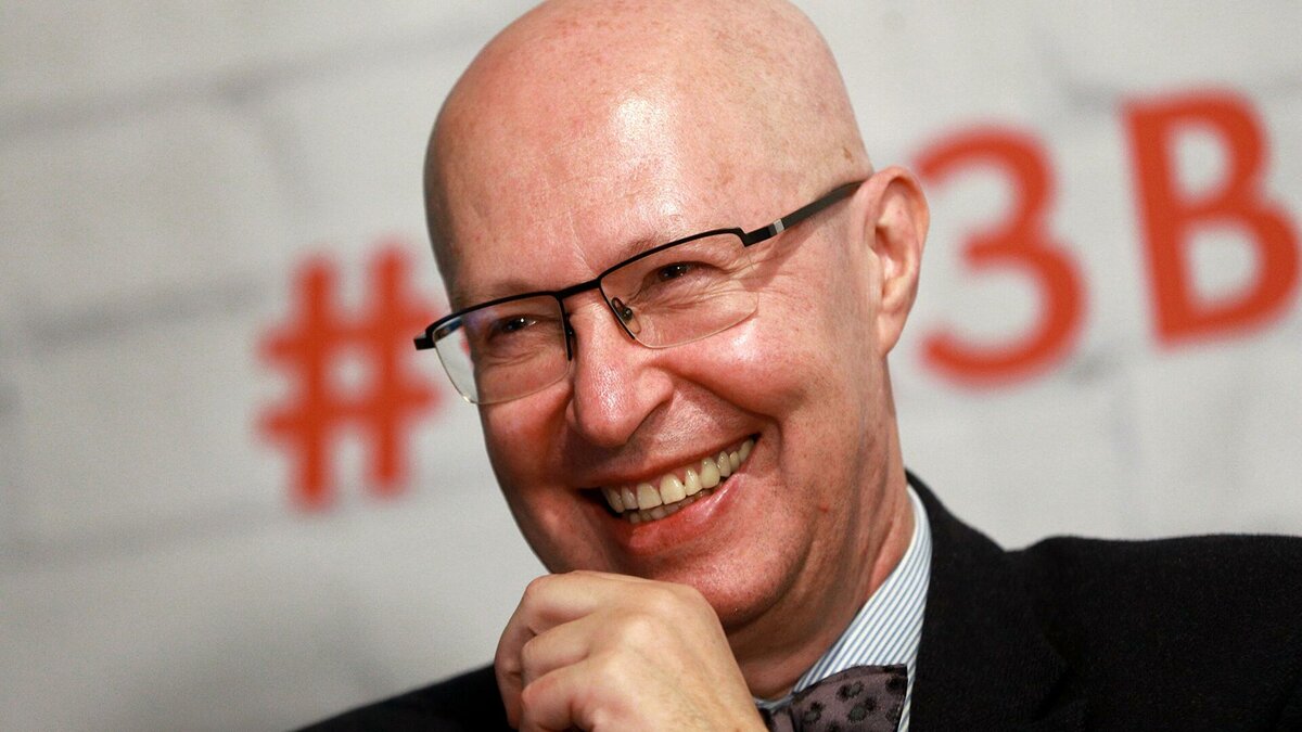 Я не случайно, к слову, в контексте нашей статьи упомянул Валерия Соловья. Он многократно в своих интервью нахваливал вакцину "Спутник V". Это настораживает. И вот почему. Одно дело, когда он пару раз об этом упоминает вскользь. И совсем другое - когда он раз в 2-3 эфира активно "топит" за то, что вакцина весьма неплоха. Это невольно сподвигает на изучение фактов, а не досужего мнения и его субъективного суждения.