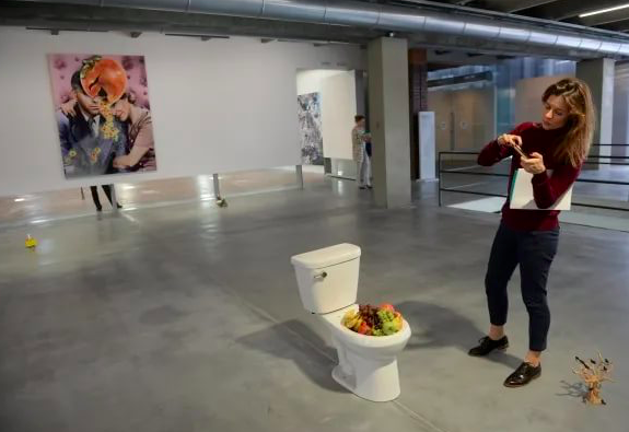 Выставка 2016 года, Урс Фишер