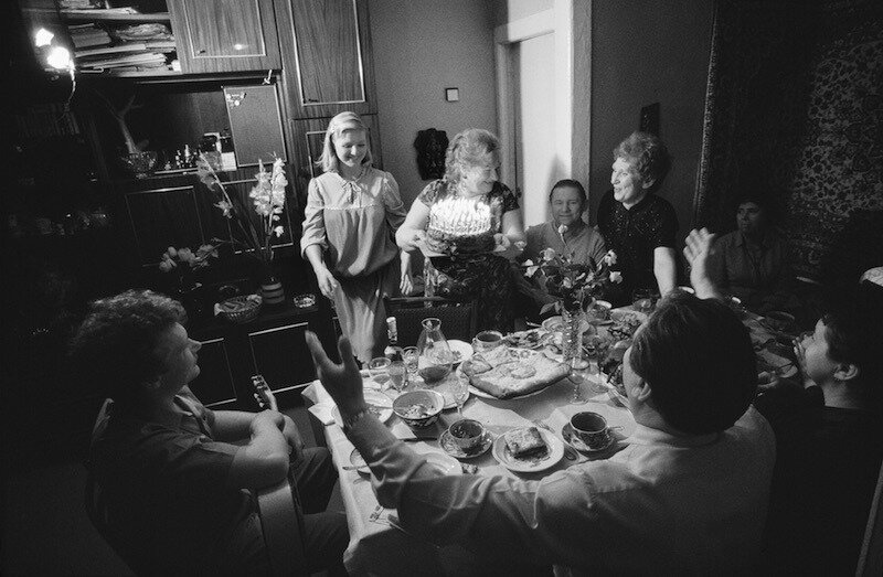       Праздник в коммунальной квартире. Фотография Владимира Лагранжа. 1987 год.