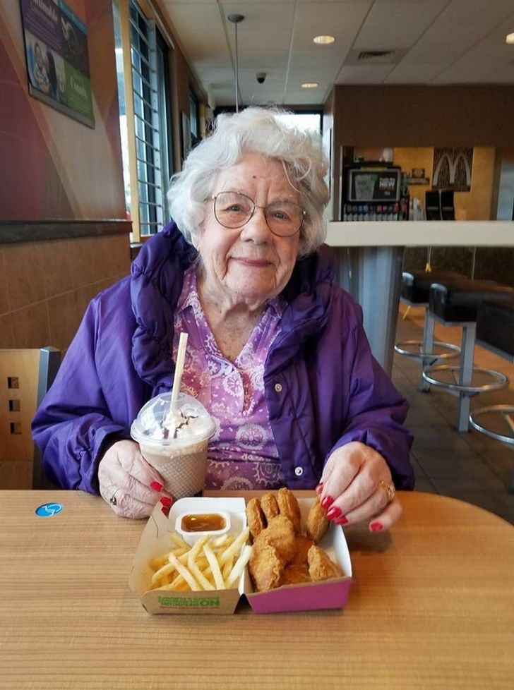 Бабка хочет большого. Бабушка 89 лет. Крутая бабушка.