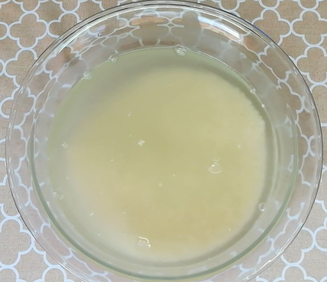 Замоченный в теплой соленой воде рис