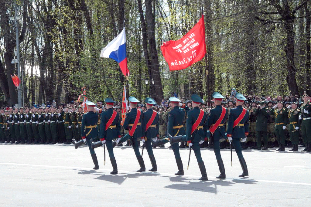 Военный парад или вторжение в Смоленске? https://yandex.ru/search