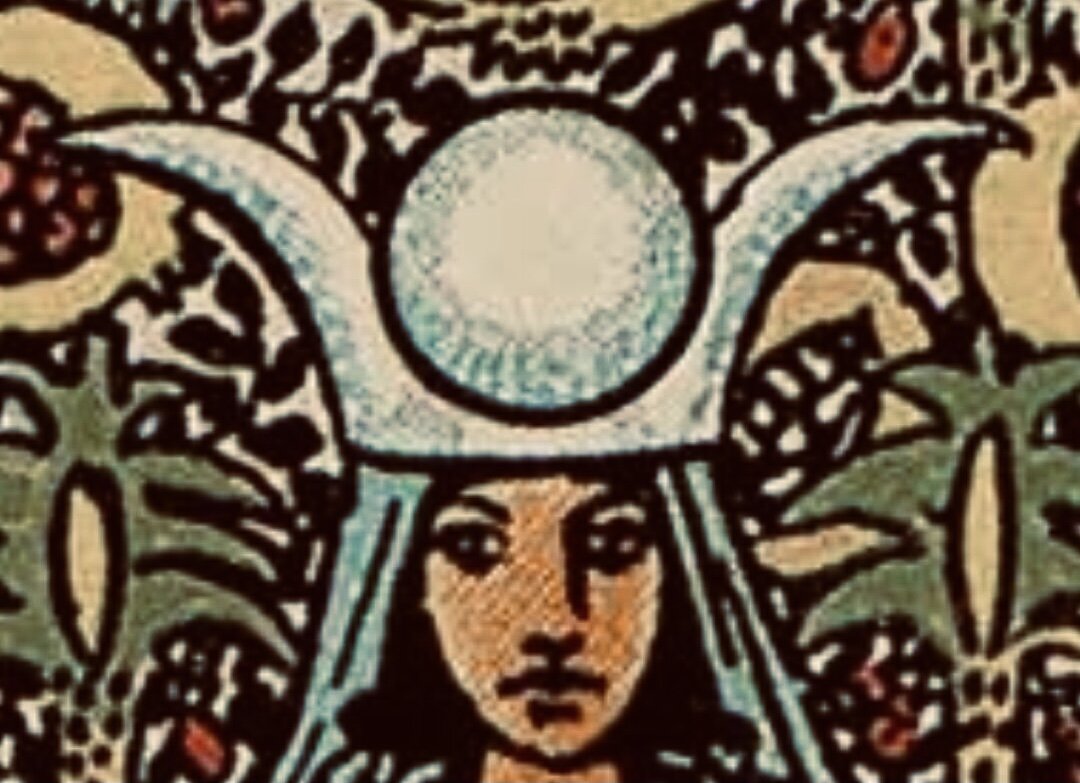 три фазы луны ка короне Жрицы 